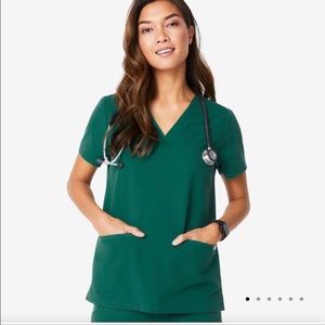 Figs Casma top and Yola pants in Hunter Green